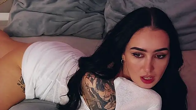 KimKhallifa online show from January 9, 7:15 am