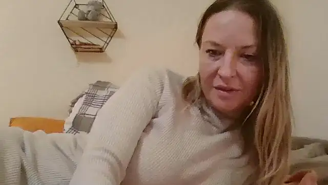 Snapshot of DDnaughty chatting on February 5, 8:57 pm DDnaughty online show from February 5, 8:57 pm