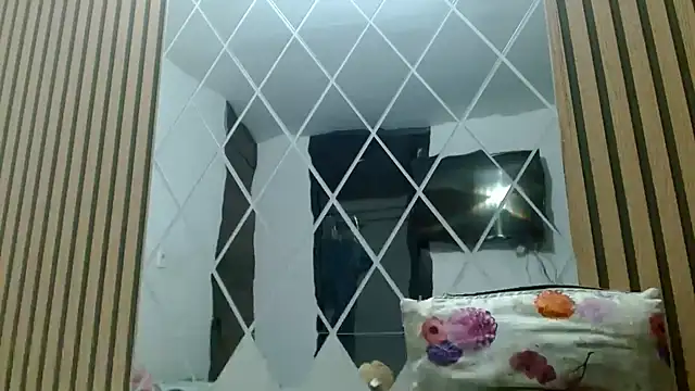 Snapshot of emmariders2 chatting on March 16, 4:52 am emmariders2 online show from March 16, 4:52 am