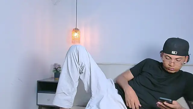 Br4ndxpimm online show from March 25, 4:17 pm