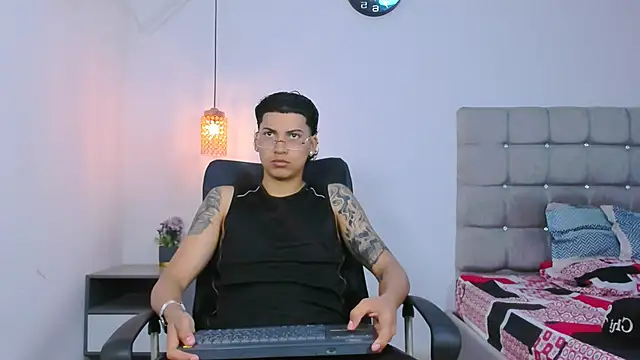 Br4ndxpimm online show from March 18, 1:24 pm