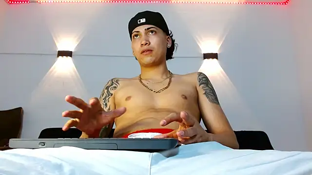 Br4ndxpimm online show from December 18, 8:01 pm