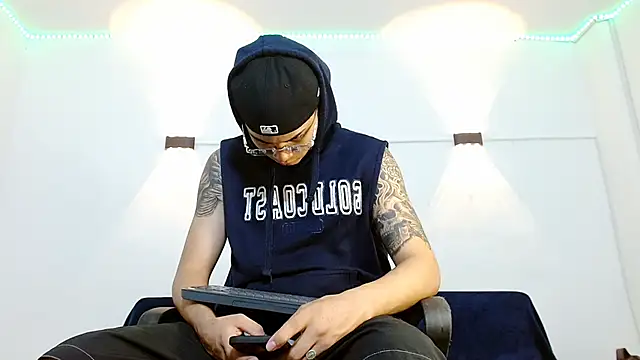 Br4ndxpimm online show from October 27, 4:30 pm