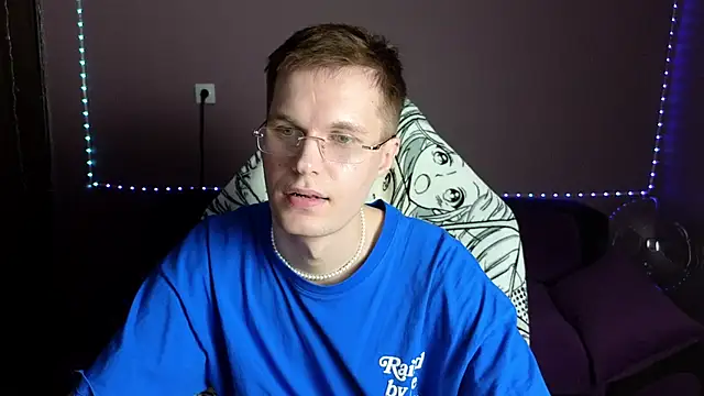 Snapshot of Leonnextdoor chatting on December 29, 7:39 am Leonnextdoor online show from December 29, 7:39 am