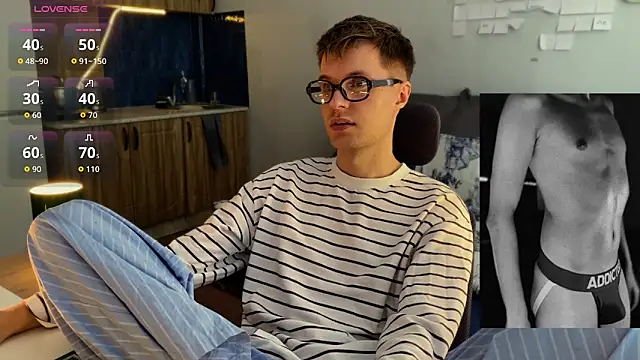 Leonnextdoor online show from February 26, 4:01 am