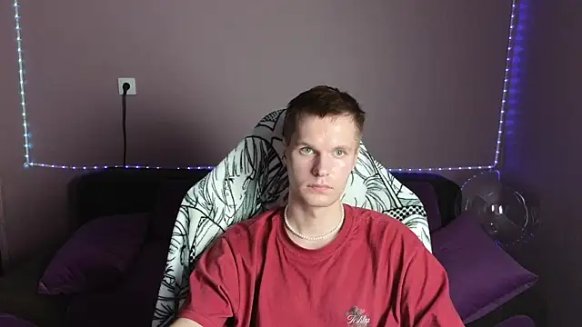 Snapshot of Leonnextdoor chatting on December 30, 12:20 pm Leonnextdoor online show from December 30, 12:20 pm