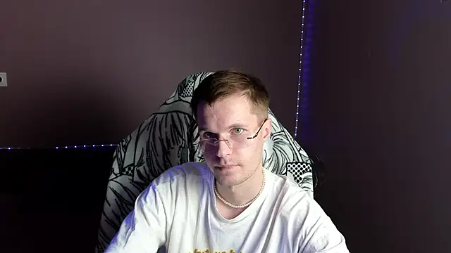 Snapshot of Leonnextdoor chatting on January 2, 12:57 pm Leonnextdoor online show from January 2, 12:57 pm