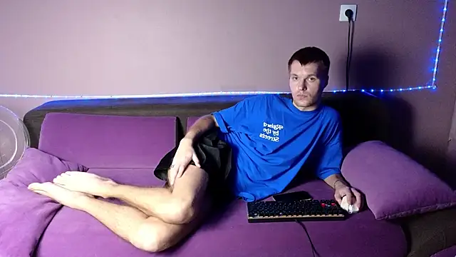 Snapshot of Leonnextdoor chatting on January 11, 9:04 am Leonnextdoor online show from January 11, 9:04 am