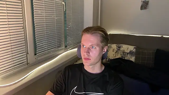 Snapshot of Leonnextdoor chatting on January 9, 9:22 pm Leonnextdoor online show from January 9, 9:22 pm