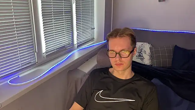 Snapshot of Leonnextdoor chatting on January 9, 9:16 am Leonnextdoor online show from January 9, 9:16 am