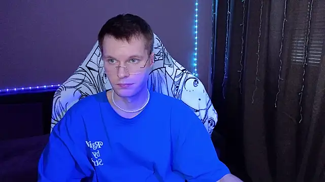 Snapshot of Leonnextdoor chatting on January 10, 7:46 am Leonnextdoor online show from January 10, 7:46 am