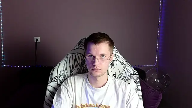 Snapshot of Leonnextdoor chatting on January 2, 6:50 am Leonnextdoor online show from January 2, 6:50 am