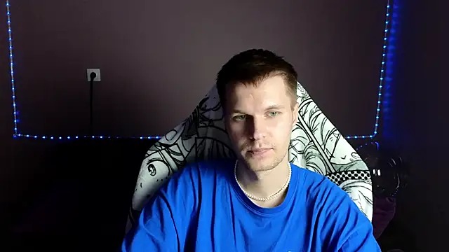 Snapshot of Leonnextdoor chatting on January 3, 11:35 am Leonnextdoor online show from January 3, 11:35 am