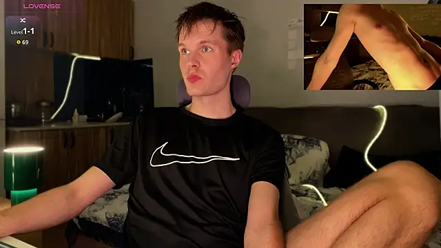 Leonnextdoor online show from April 12, 8:23 pm