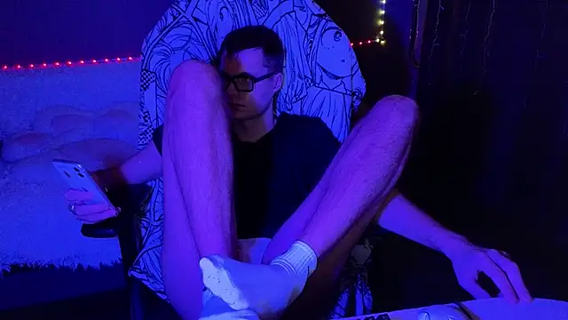 Snapshot of Leonnextdoor chatting on January 13, 2:11 pm Leonnextdoor online show from January 13, 2:11 pm