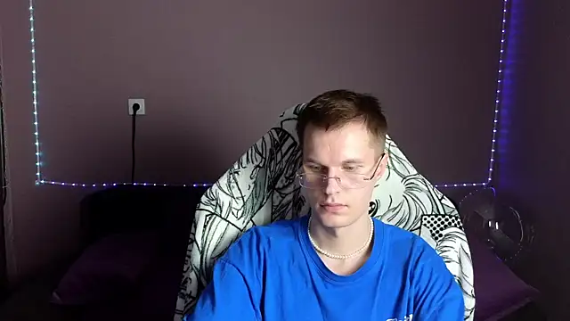 Snapshot of Leonnextdoor chatting on December 29, 10:45 am Leonnextdoor online show from December 29, 10:45 am