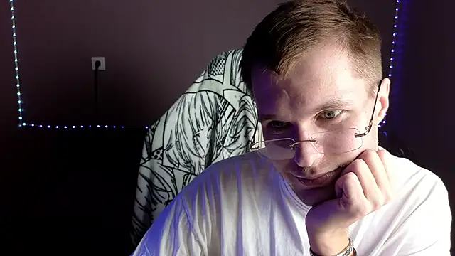 Snapshot of Leonnextdoor chatting on January 2, 9:54 am Leonnextdoor online show from January 2, 9:54 am