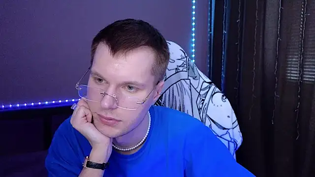 Snapshot of Leonnextdoor chatting on January 10, 4:44 am Leonnextdoor online show from January 10, 4:44 am