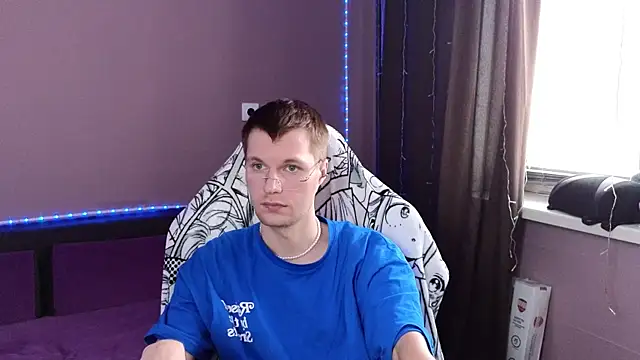 Snapshot of Leonnextdoor chatting on January 11, 6:03 am Leonnextdoor online show from January 11, 6:03 am