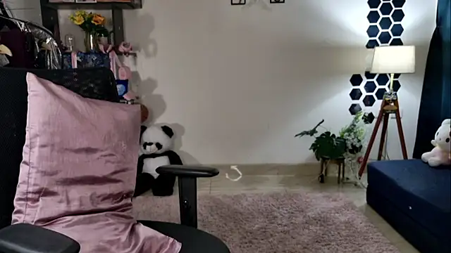 roseofvenom online show from April 5, 6:03 pm