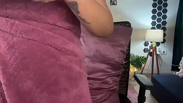 roseofvenom online show from March 9, 7:50 pm