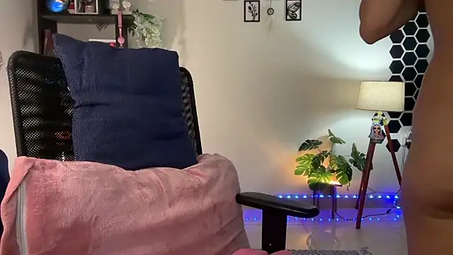 roseofvenom online show from December 5, 8:39 pm