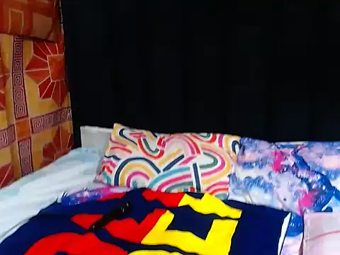 Snapshot of Thickbootykim chatting on May 15, 12:52 am Thickbootykim online show from May 15, 12:52 am