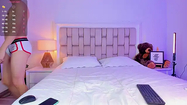 Snapshot of Maxi_little chatting on November 28, 9:15 pm Maxi little online show from November 28, 9:15 pm