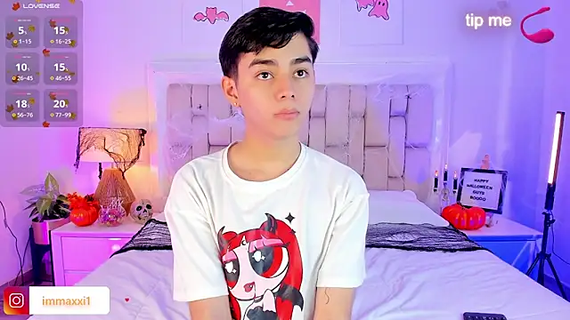 Snapshot of Maxi_little chatting on October 10, 9:15 pm Maxi little online show from October 10, 9:15 pm
