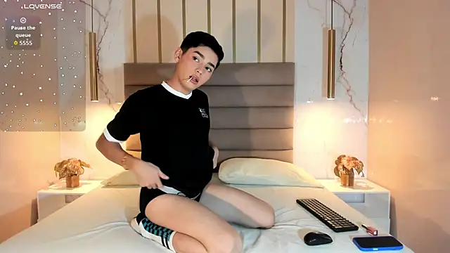 Snapshot of Maxi_little chatting on July 10, 8:20 pm Maxi little online show from July 10, 8:20 pm