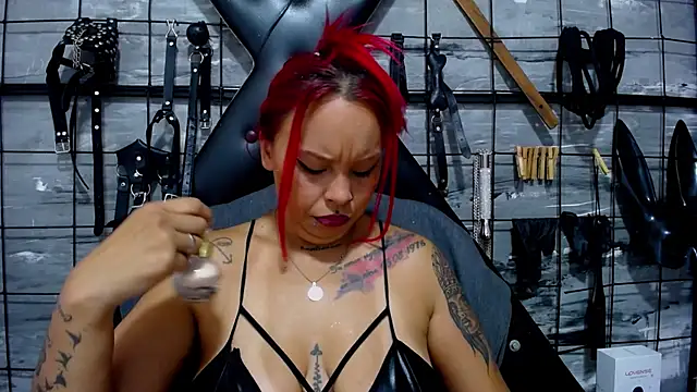 Alana Roth online show from February 5, 7:32 pm