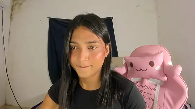 Snapshot of Miss_noah18 chatting on October 26, 4:40 pm Miss noah18 online show from October 26, 4:40 pm