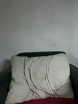 Snapshot of Ninabrunette18 chatting on July 12, 8:15 am Ninabrunette18 online show from July 12, 8:15 am