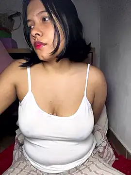 Snapshot of Ninabrunette18 chatting on January 19, 9:24 am Ninabrunette18 online show from January 19, 9:24 am