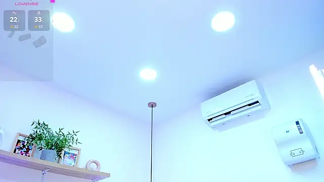 violeta candyy  online show from April 22, 3:35 am