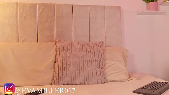 Snapshot of eva_miller7 chatting on June 3, 2:33 pm eva miller7 online show from June 3, 2:33 pm