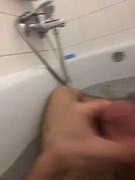 Snapshot of tomasek28 chatting on January 27, 6:09 pm tomasek28 online show from January 27, 6:09 pm