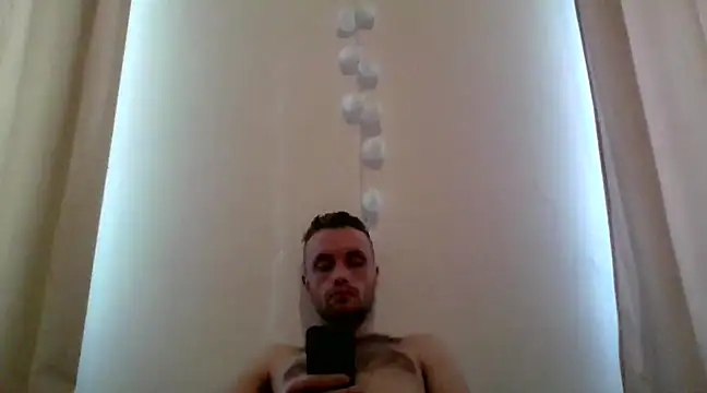 Snapshot of tomasek28 chatting on December 27, 11:06 am tomasek28 online show from December 27, 11:06 am