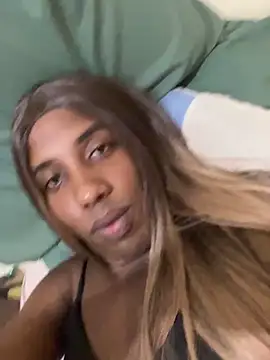 Snapshot of Celine_trans01 chatting on December 27, 2:36 am Celine trans01 online show from December 27, 2:36 am