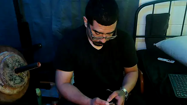 Snapshot of k1oudE chatting on May 27, 2:02 pm k1oudE online show from May 27, 2:02 pm