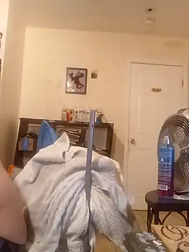 k1oudE online show from November 18, 5:22 am