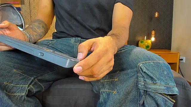 Snapshot of MarcoVitto chatting on February 17, 7:44 pm MarcoVitto online show from February 17, 7:44 pm