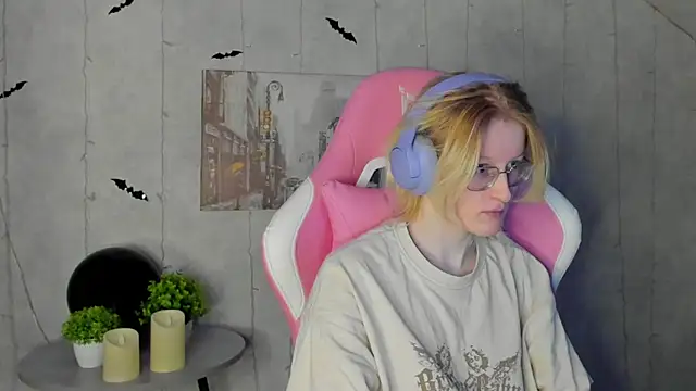 Snapshot of ElizabethHarpper chatting on November 5, 1:20 am ElizabethHarpper online show from November 5, 1:20 am