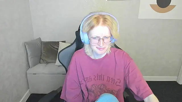 Snapshot of ElizabethHarpper chatting on September 19, 1:09 am ElizabethHarpper online show from September 19, 1:09 am