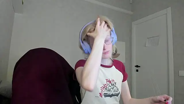 Snapshot of ElizabethHarpper chatting on November 13, 1:31 am ElizabethHarpper online show from November 13, 1:31 am