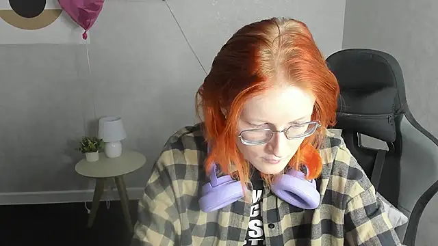 ElizabethHarpper online show from February 19, 9:17 am