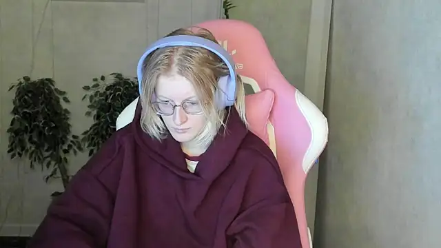 Snapshot of ElizabethHarpper chatting on November 27, 12:44 am ElizabethHarpper online show from November 27, 12:44 am