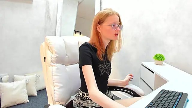 Snapshot of ElizabethHarpper chatting on March 5, 8:54 am ElizabethHarpper online show from March 5, 8:54 am