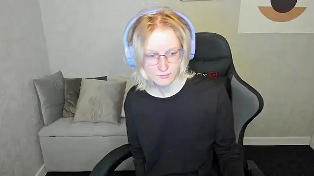 Snapshot of ElizabethHarpper chatting on September 25, 1:11 am ElizabethHarpper online show from September 25, 1:11 am