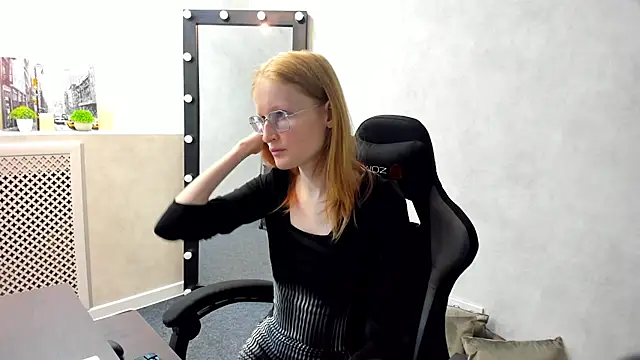 Snapshot of ElizabethHarpper chatting on March 7, 12:58 am ElizabethHarpper online show from March 7, 12:58 am